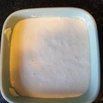 Beslag in de ovenschaal gieten