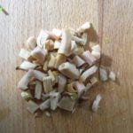 Houten snijplank met galangal