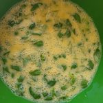 eieren kloppen met basilicum