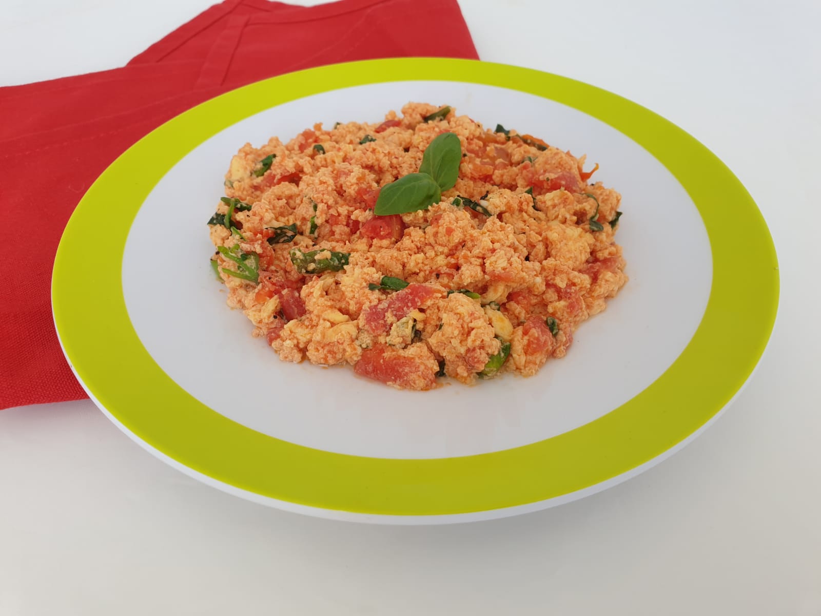 Keto roerei op zijn Italiaans roerei op zijn italiaans