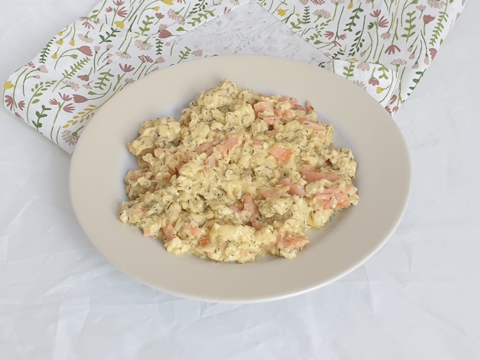 keto roerei met zalm en dille