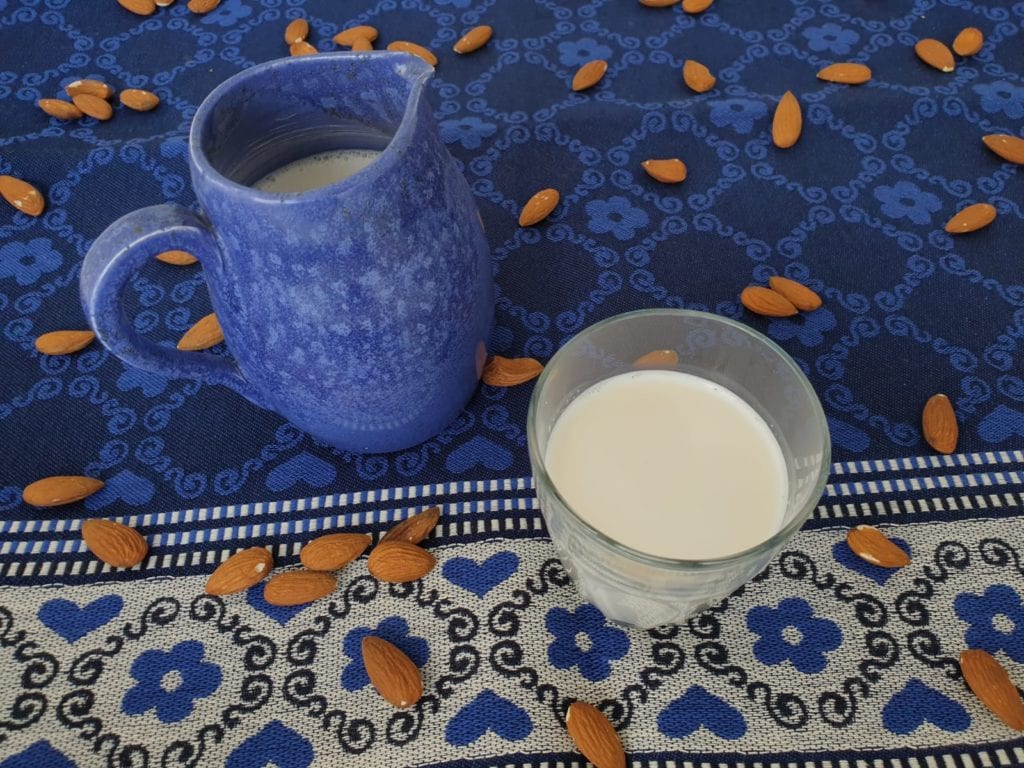 Zelf amandelmelk maken