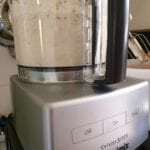 Laat de keukenmachine 3-4 minuten malen