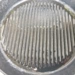 Gietijzeren grillpan heel heet laten worden