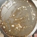 Hete pan met boter ingevet