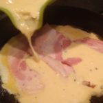 rest van beslag over de ham gieten