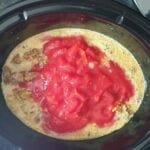 Voeg de tomaten aan de slowcooker toe