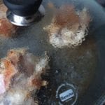 laat de involtini met de deksel op de pan gaar stoven