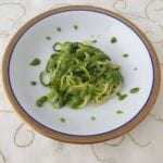 Keto courgette spaghetti met macadamia pesto