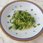 Keto courgette spaghetti met macadamia pesto