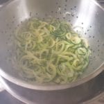 Vergiet met courgette spaghetti