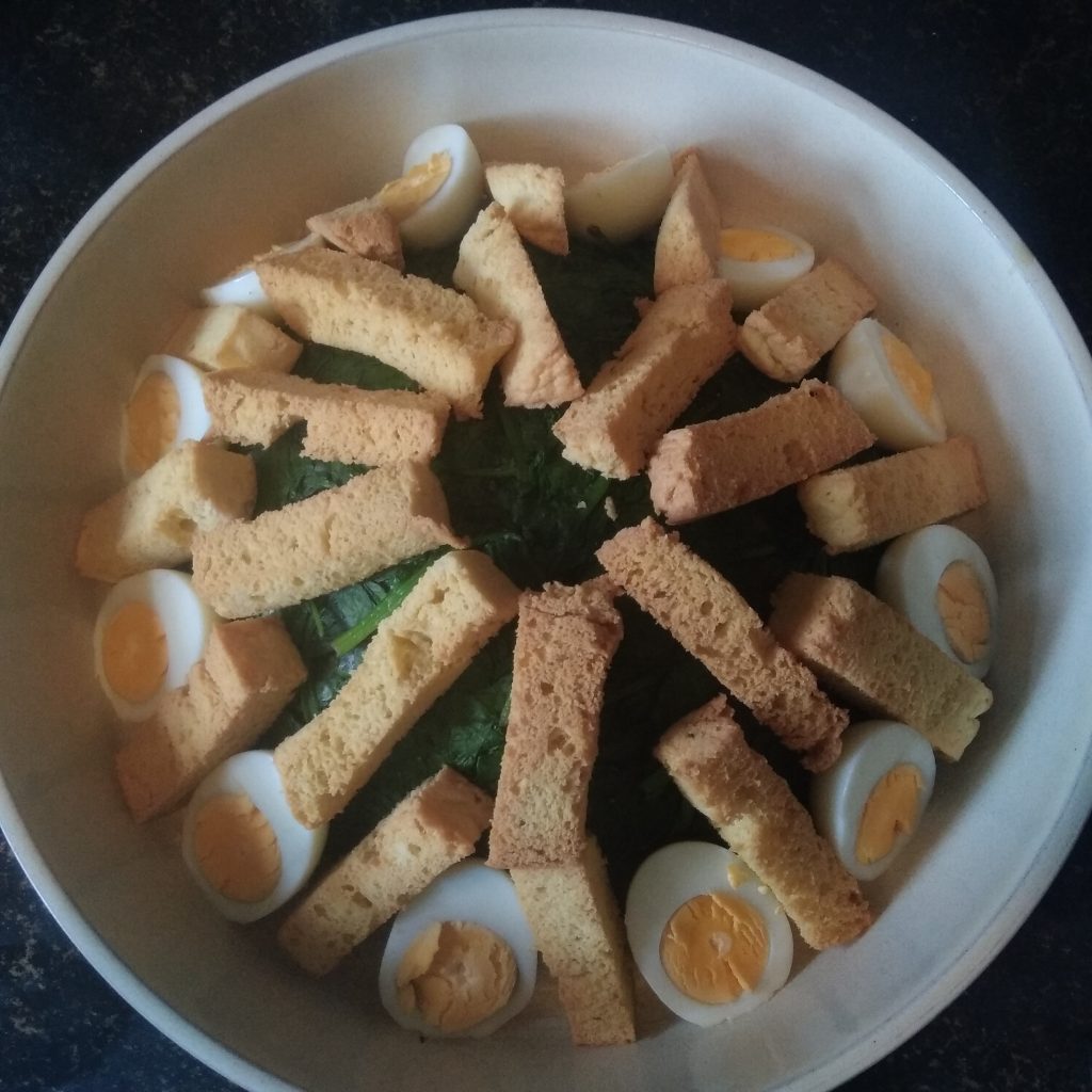 KKeto spinazie met soldaatjes