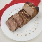 Bord met plakken varkensrollade