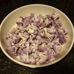 Bloemkool in roosjes verdelen
