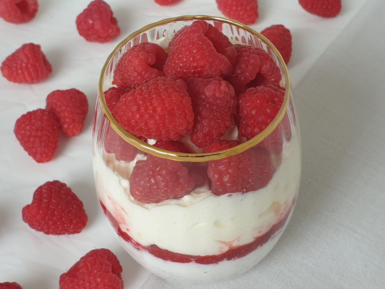 Chia frambozenpudding met slagroom chia frambozenpudding 13