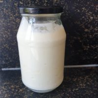 Zelfgemaakte crème fraîche
