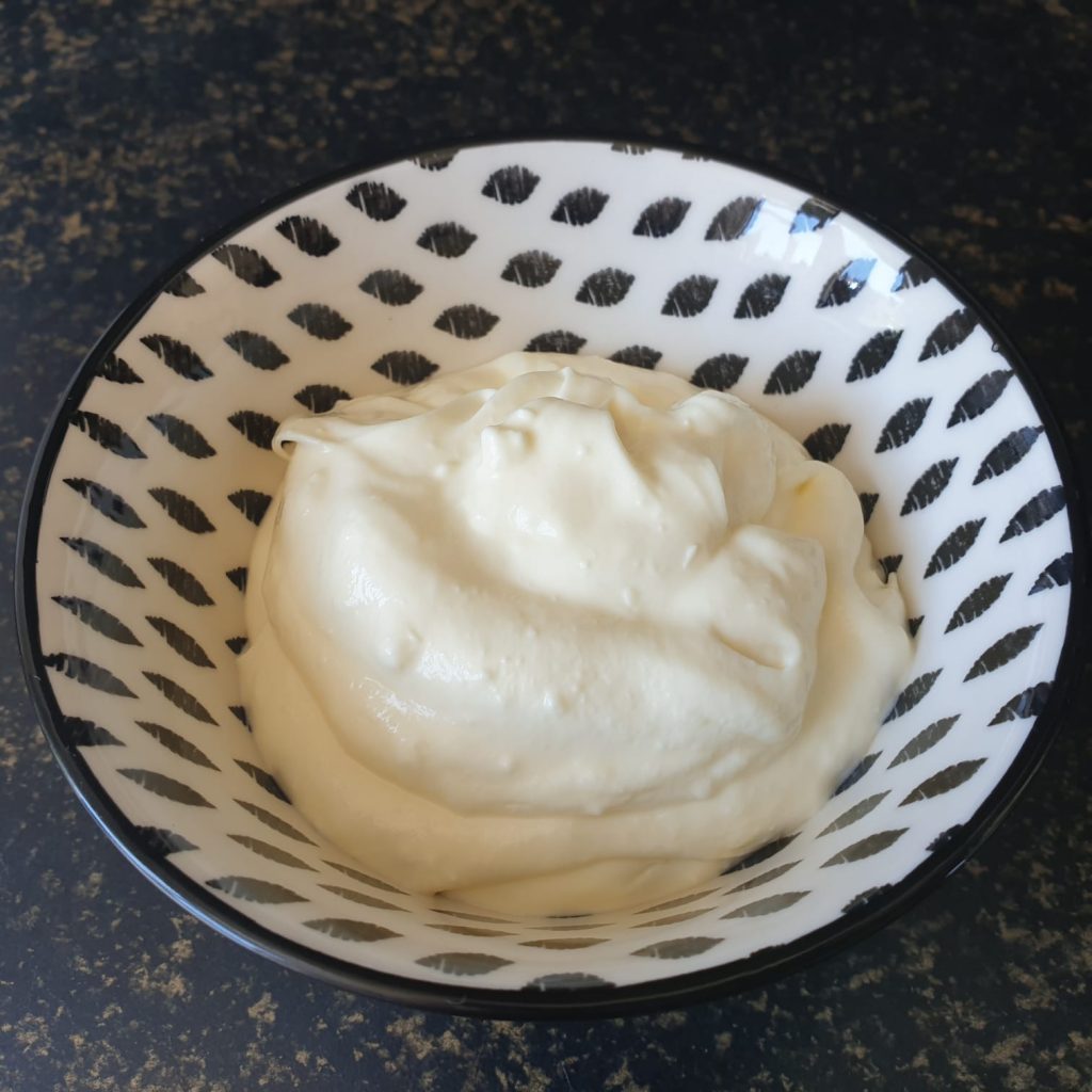 Zelfgemaakte crème fraîche