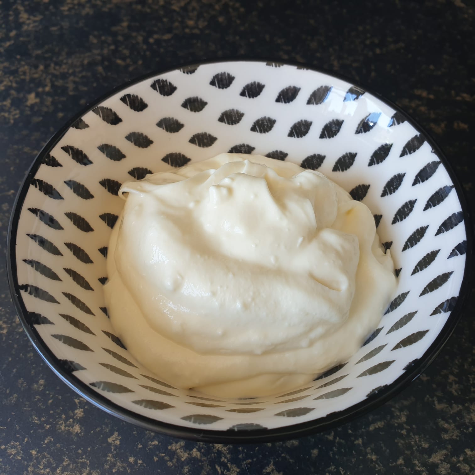 Zelfgemaakte crème fraîche