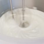eiwitten goed stijf kloppen met een elektrische mixer