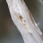 je kan de mozzarella in slierten uit elkaar trekken