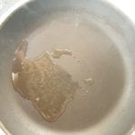 koekenpan met olijfolie