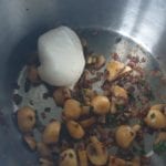mascarpone aan de champignons toevoegen