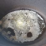 Braadpan met gesmolten boter