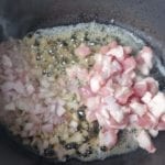 Braadpan met sjalot en spekblokjes