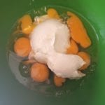 Groene kom met eieren en mascarpone
