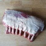 Houten snijplank met lamsrack