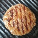 Tartaartje met mooie bruine strepen in grillpan