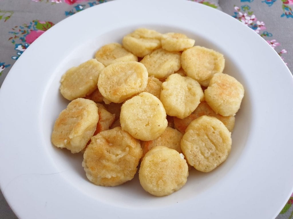 Witte schaal met keto gnocchi