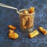 Halloumi friet in een friet rekje