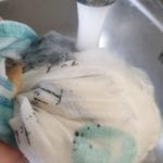 paneer goed onder de koude kraan spoelen