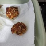 Schaal met viskoekjes