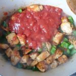Braadpan met toegevoegde tomaten