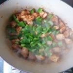 Braadpan met kipfilet en groene paprika