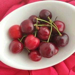 Schaaltje met kersen