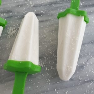 Keto kokos ijslollies