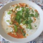 Kom met Turkse eieren in labneh