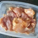 Eerste marinade van de kip