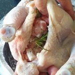 Vul de kip en bind de kip weer dicht