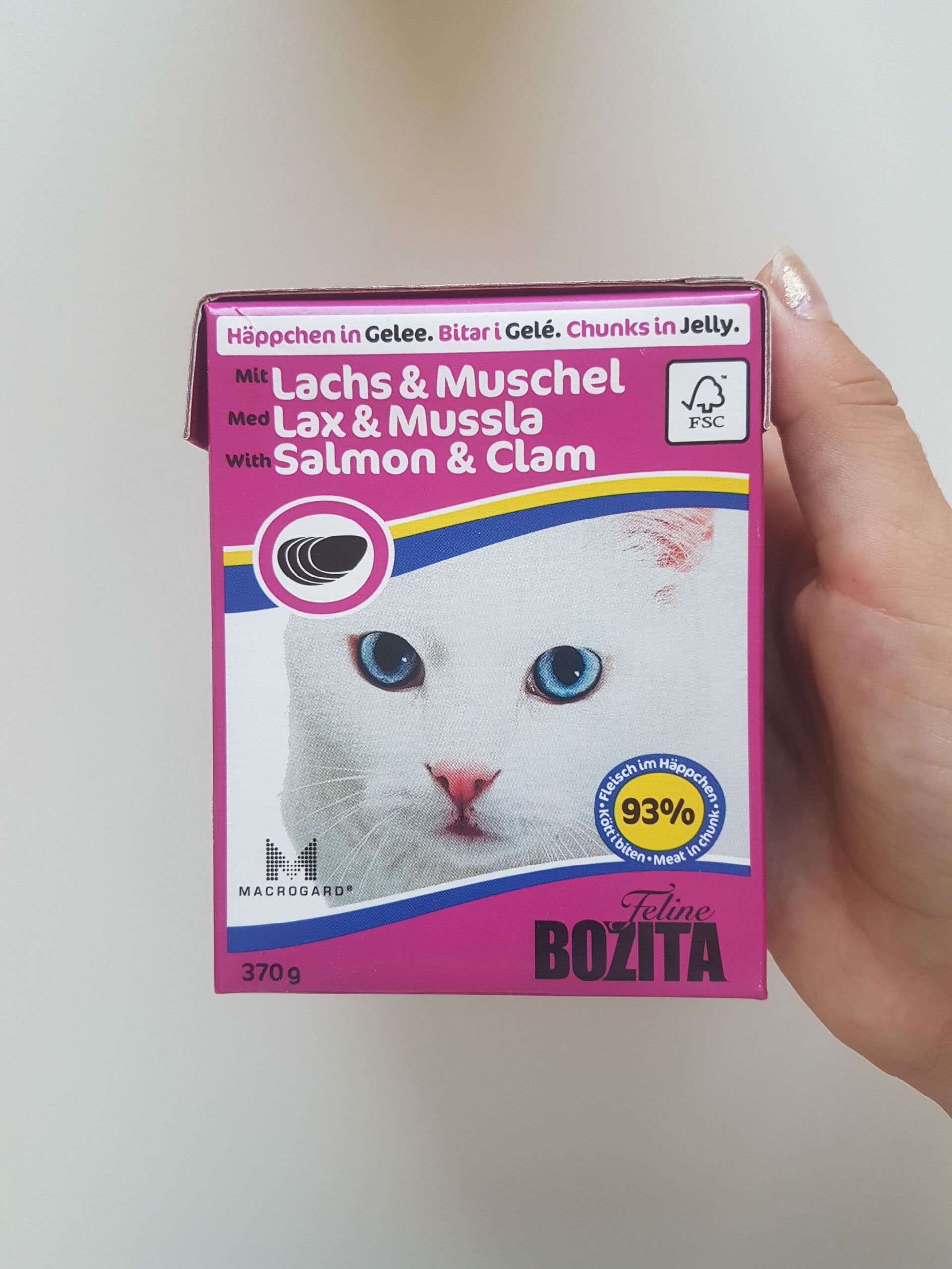 Het leven van een Keto Kat - Deel 3: Bozita Keto kat eet nu Bozita
