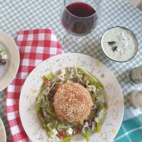 Broodje lamsburger met Tzatziki