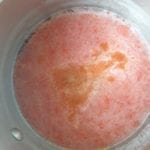 Gelatine blaadjes in de steelpan
