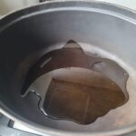 Grote braadpan met olijfolie.
