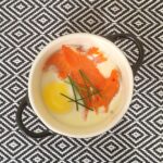Oef en cocotte met gerookte zalm en bieslook